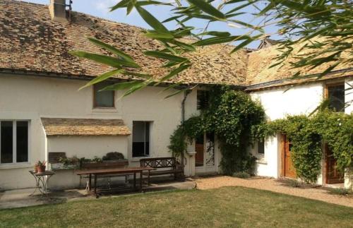 Lilac cottage : B&B / Chambres d'hotes proche de Prunay-le-Temple