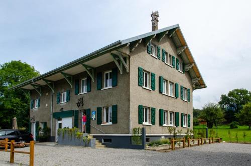 Amodo Lodge : B&B / Chambres d'hotes proche de Vinzier