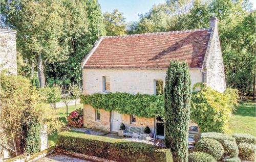 Stunning home in Fontaine-Henry with 3 Bedrooms and WiFi : Maisons de vacances proche de Bény-sur-Mer