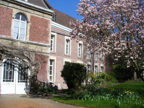 Maison D'Hôtes Du Théâtre : B&B / Chambres d'hotes proche de Roost-Warendin