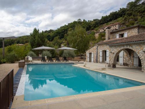 Lively Villa in Les Salelles with Private Swimmiing Pool : Villas proche de Pourcharesses