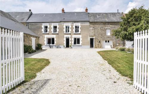 Nice home in Aurseulles with 3 Bedrooms and WiFi : Maisons de vacances proche de Saint-Georges-d'Aunay