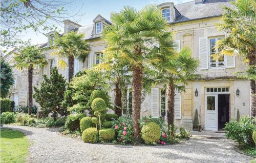 Awesome home in Barbery with 6 Bedrooms and WiFi : Maisons de vacances proche de Cauvicourt
