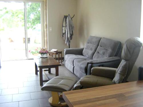 Maison de 2 chambres avec jardin clos et wifi a La Vineuse : Maisons de vacances proche de Cortevaix