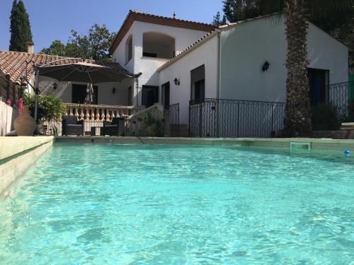 Villa piscine pour 6 personnes dans quartier calme : B&B / Chambres d'hotes proche de Murviel-lès-Montpellier