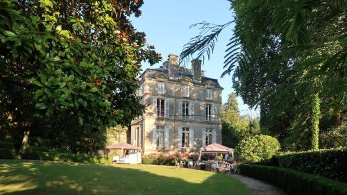 Chateau du Vallier superbe suite vignobles BORDEAUX : B&B / Chambres d'hotes proche de Castres-Gironde