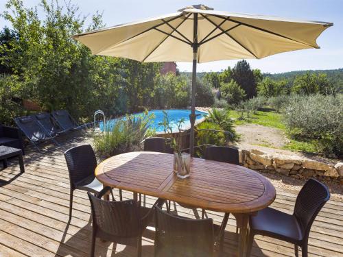 Detached house with private pool 4 km from the medieval town of Brignoles : Maisons de vacances proche de Camps-la-Source