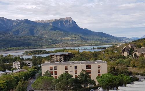 Appartement plan d'eau vue panoramique : Appartements proche de Puy-Sanières