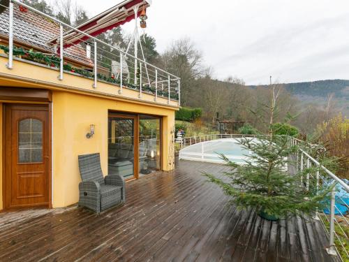 Majestic Holiday Home in Neubois with Private Pool : Maisons de vacances proche de Bassemberg