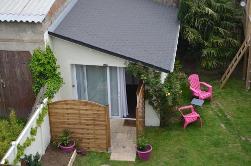 Joli studio au calme dans un jardin privatif : Maisons de vacances proche d'Ouistreham