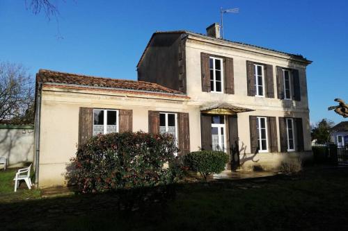 Belle demeure avec espaces verts : Maisons de vacances proche de Bayon-sur-Gironde