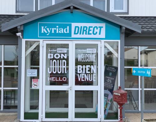 Kyriad Direct Val de Reuil : Hotels proche de Quatremare