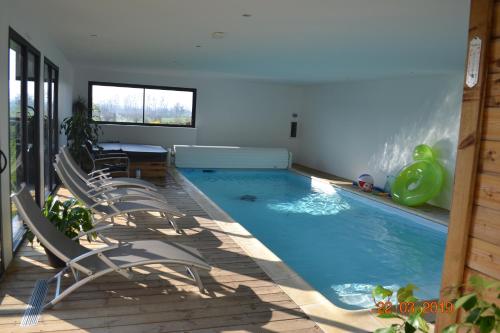 Spa et Piscine intérieure privée 24 h sur 24 et 7j sur 7 : Maisons de vacances proche de Neufchâtel-en-Bray