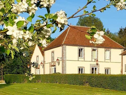 Magnifique Grand Gîte pour groupe en pleine nature : Maisons de vacances proche de Saint-Martin-d'Ordon