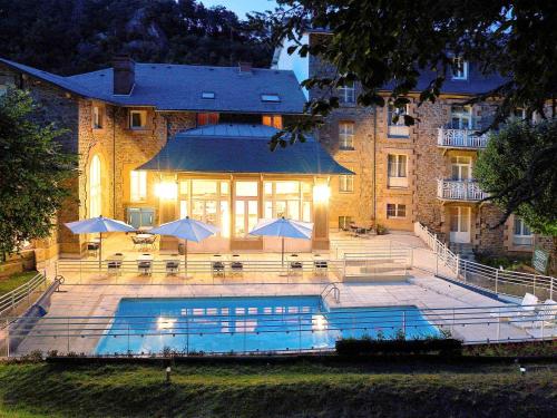Hôtel Mercure Saint-Nectaire Spa & Bien-être : Hotels proche d'Aydat