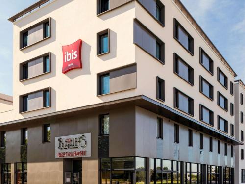 ibis Saint Quentin en Yvelines - Vélodrome : Hotels proche de Guyancourt