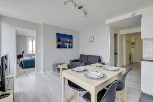 Chic and spacious apart with parking : Appartements proche de Le Perchay