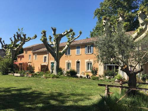 Mas Le Nathakassou : Maisons de vacances proche de Caumont-sur-Durance