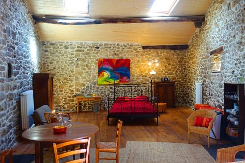 Gîte Valousset pour 2-4 personnes dans les montagnes de l'Ardèche : Appartements proche de Loubaresse