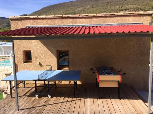 Maison de 2 chambres avec piscine partagee jardin clos et wifi a La Roche sur le Buis : Maisons de vacances proche de Bésignan