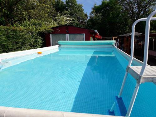 Chalet de 2 chambres avec piscine privee jardin clos et wifi a Molinot : Chalets proche de Saint-Pierre-en-Vaux