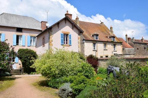 Maison de 2 chambres avec jardin clos et wifi a Souvigny : Maisons de vacances proche de Châtillon