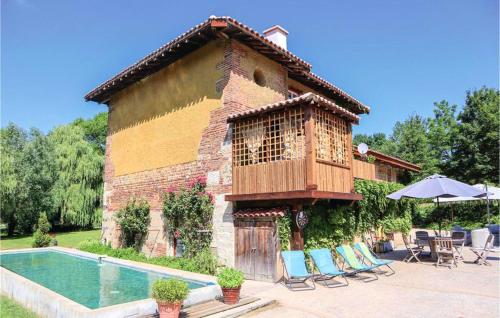 Villa de 5 chambres avec piscine privee jacuzzi et jardin amenage a Saint Paul de Varax : Villas proche de Saint-André-le-Bouchoux