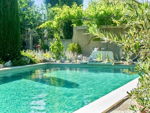 Maison de 2 chambres avec piscine partagee terrasse amenagee et wifi a Oppede : Maisons de vacances proche d'Oppède