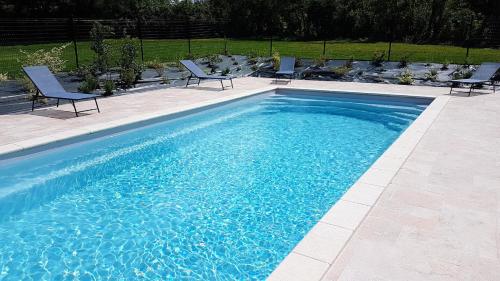 Maison de 3 chambres avec piscine privee jacuzzi et jardin clos a Monestier : Maisons de vacances proche de Loubès-Bernac