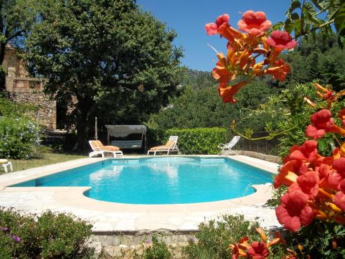 Appartement de 2 chambres avec piscine privee jardin clos et wifi a Chateauneuf Grasse : Appartements proche de Gourdon