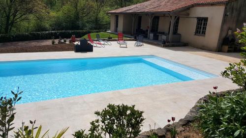 Villa de 3 chambres avec piscine privee jardin clos et wifi a Fumel : Villas proche de Saint-Martin-le-Redon