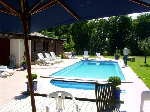 Villa de 4 chambres avec piscine privee jardin amenage et wifi a Saint Vincent de Paul : Villas proche de Garrey