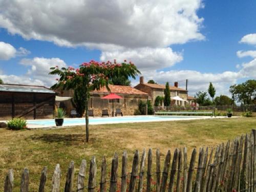 Villa de 5 chambres avec piscine privee et jardin a Saint Cyr en Talmondais : Villas proche de Chasnais
