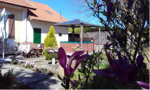 Maison de 3 chambres avec jacuzzi jardin clos et wifi a Gabarret : Maisons de vacances proche de Castelnau-d'Auzan