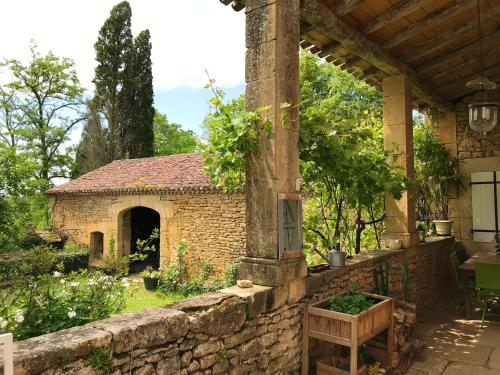 Villa de 4 chambres avec piscine privee jardin amenage et wifi a Blanquefort sur Briolance : Villas proche de Mazeyrolles