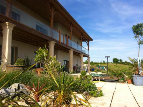 Appartement de 3 chambres avec vue sur le lac piscine privee et jacuzzi a Catonvielle : Appartements proche de Saint-Antonin
