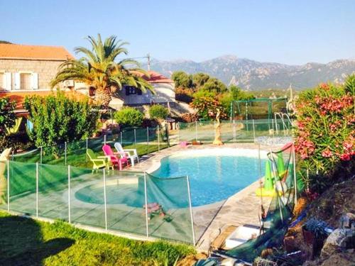 Maison d'une chambre avec piscine partagee jardin clos et wifi a Sartene : Maisons de vacances proche de Giuncheto