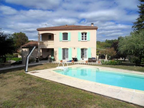 Villa de 3 chambres avec piscine privee jardin clos et wifi a Riberac : Villas proche de Saint-Sulpice-de-Roumagnac