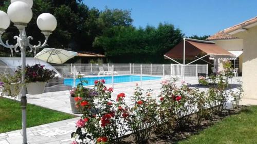 Maison de 3 chambres avec piscine partagee jardin amenage et wifi a Begadan : Maisons de vacances proche de Valeyrac