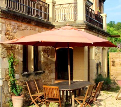 Maison de 2 chambres avec piscine partagee jardin amenage et wifi a Saint Cybranet : Maisons de vacances proche de Veyrines-de-Domme