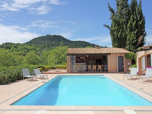 Luxurious Holiday Home in Salernes with Private Pool : Maisons de vacances proche d'Entrecasteaux