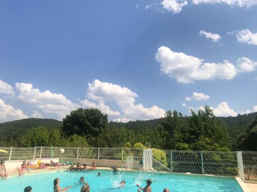 Maison d'une chambre avec piscine partagee et jardin clos a Saint Martin de Bromes : Maisons de vacances proche d'Allemagne-en-Provence
