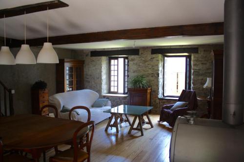 Montségur ARIEGE grande maison éco-rénovée : Maisons de vacances proche de Raissac