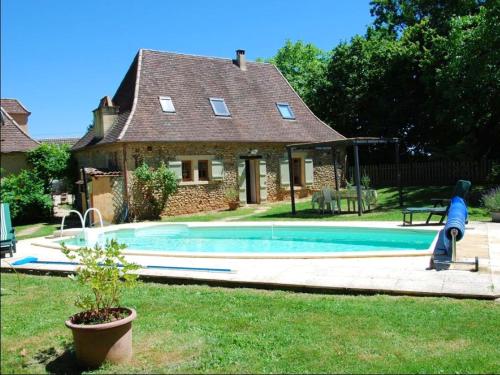 Maison d'une chambre avec piscine privee jardin amenage et wifi a Sainte Alvere : Maisons de vacances proche de Sainte-Foy-de-Longas
