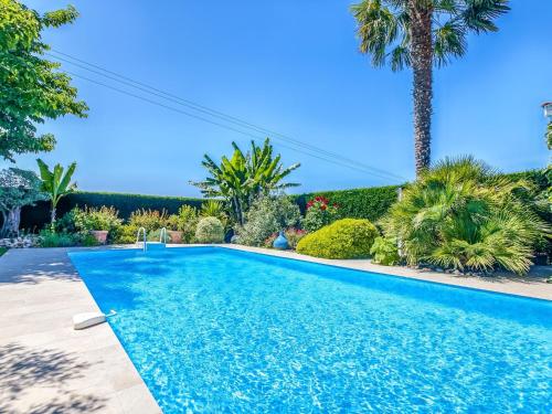Modern Holiday Home in Barry d Islemade with Pool : Maisons de vacances proche de La Ville-Dieu-du-Temple