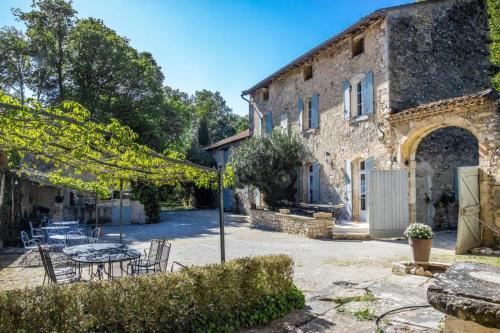 Stunning farmhouse with heated private pool in Provence : Maisons de vacances proche de Saint-Didier