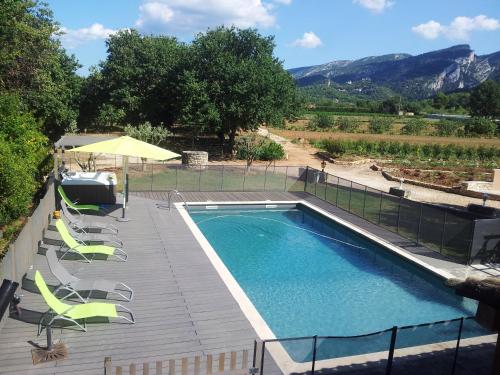 Appartement de 2 chambres avec piscine partagee spa et jardin clos a Maubec : Appartements proche d'Oppède