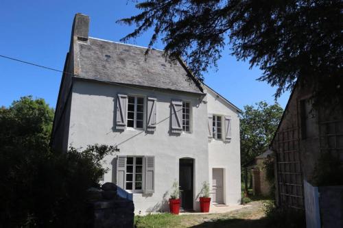 Le Clos Loisel Maison ancienne et jardin bucolique : Maisons de vacances proche de Saint-Martin-de-Blagny