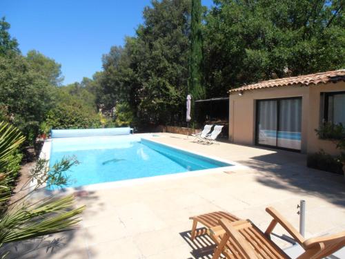 Maison d'une chambre avec piscine privee jardin clos et wifi a Barjols : Maisons de vacances proche de Pontevès