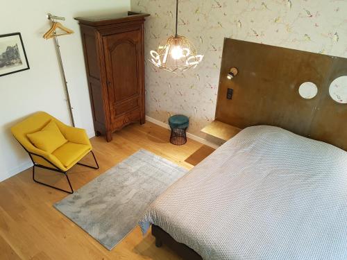 La Belle Jaune- bed and breakfast : B&B / Chambres d'hotes proche d'Augny